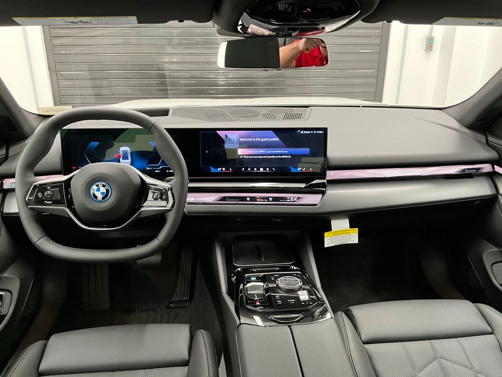 2024 BMW i5 eDrive40 10