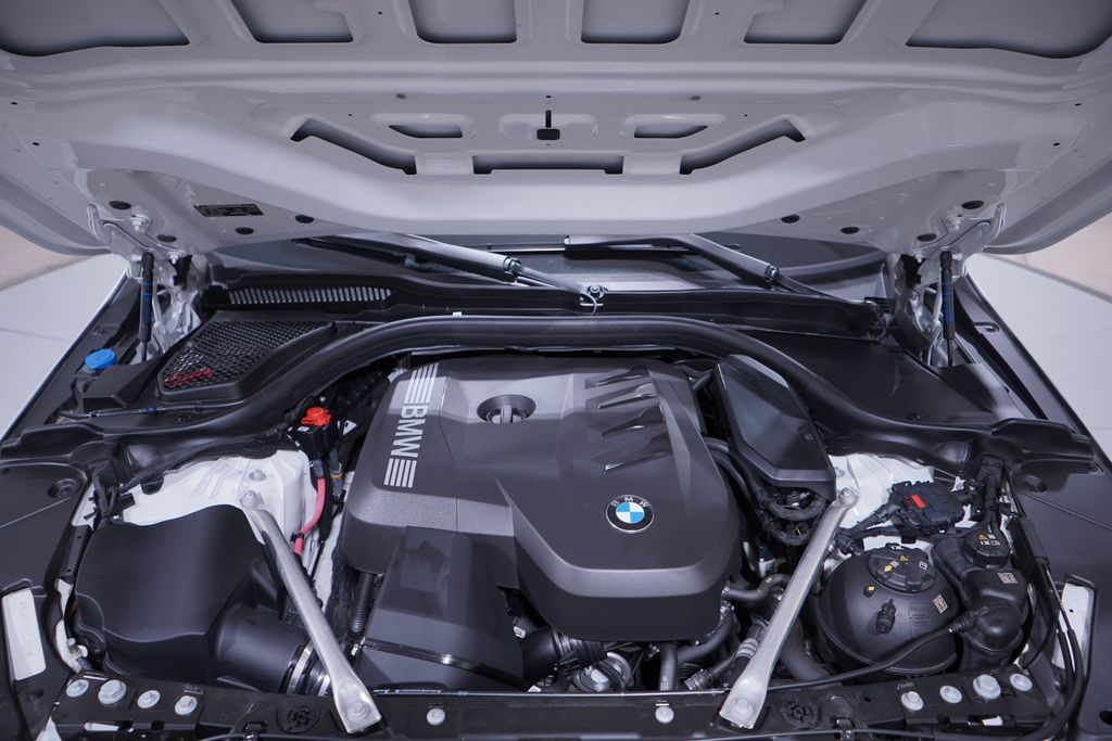 Thumbnail: 2025 BMW 5 Series - 23