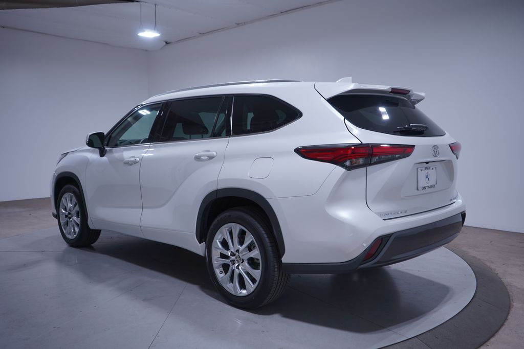 Thumbnail: 2023 Toyota Highlander - 3