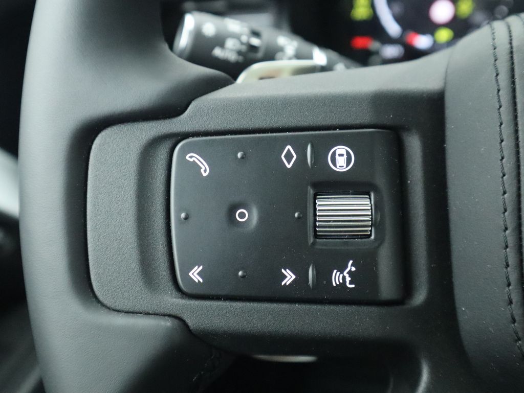 Thumbnail: 2025 Land Rover Defender - 11