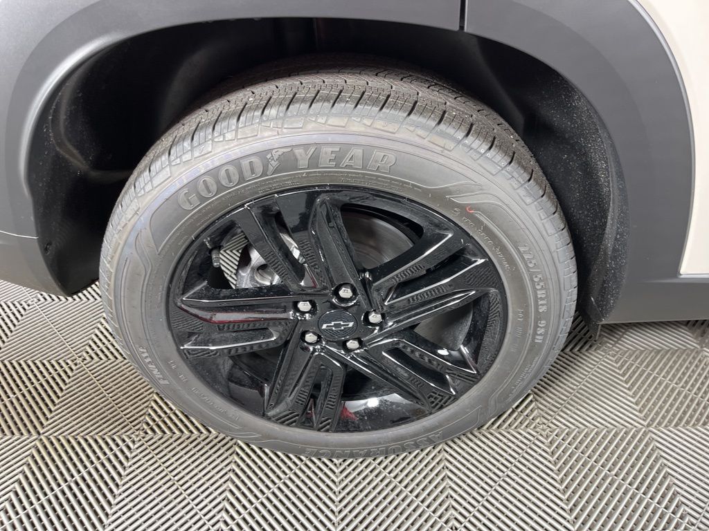 Thumbnail: 2026 Chevrolet Trax - 16