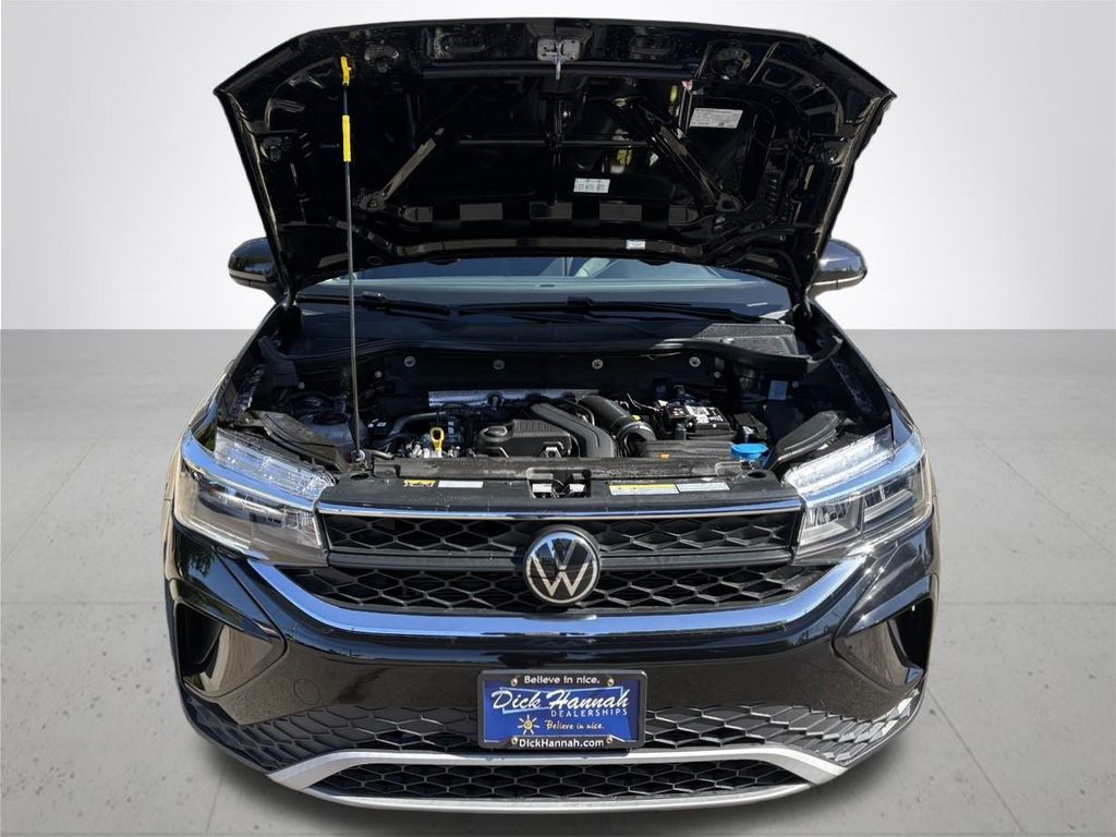 2022 Volkswagen Taos SE photo 4