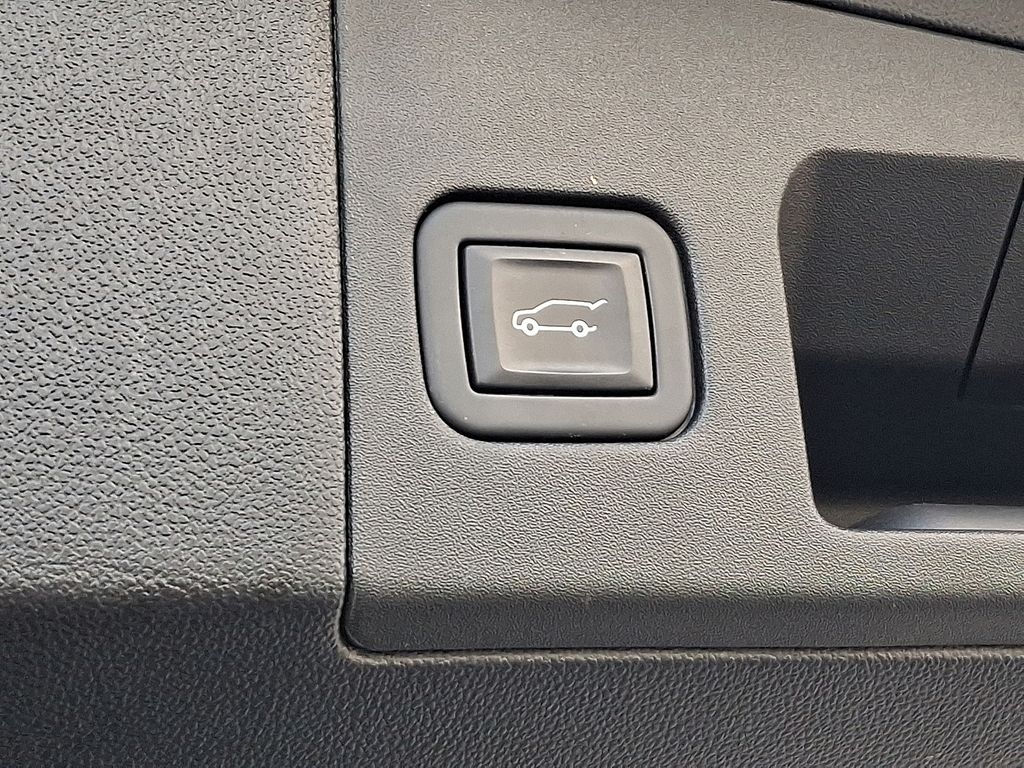 Thumbnail: 2024 Cadillac XT5 - 32