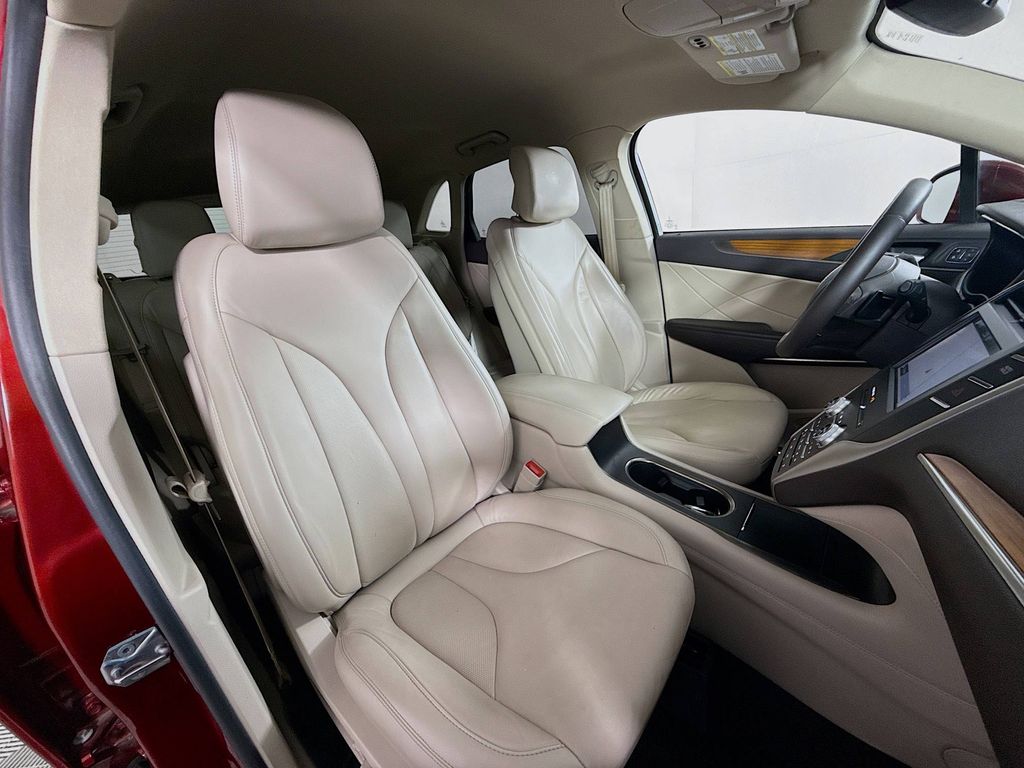 Thumbnail: 2018 Lincoln MKC - 27