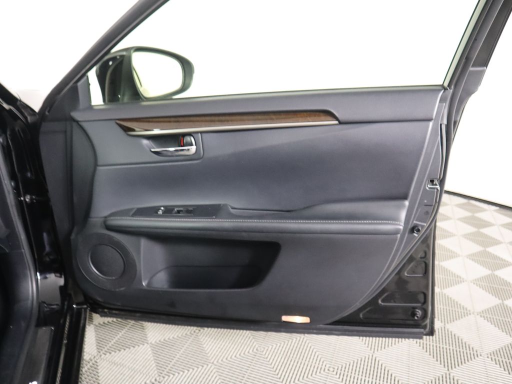 Thumbnail: 2015 Lexus ES - 26