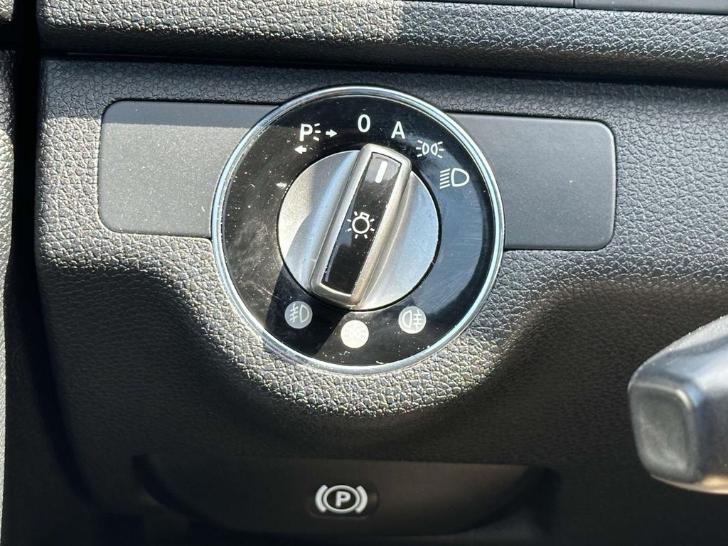 2009 Mercedes-Benz C-Class AMG C 63 21
