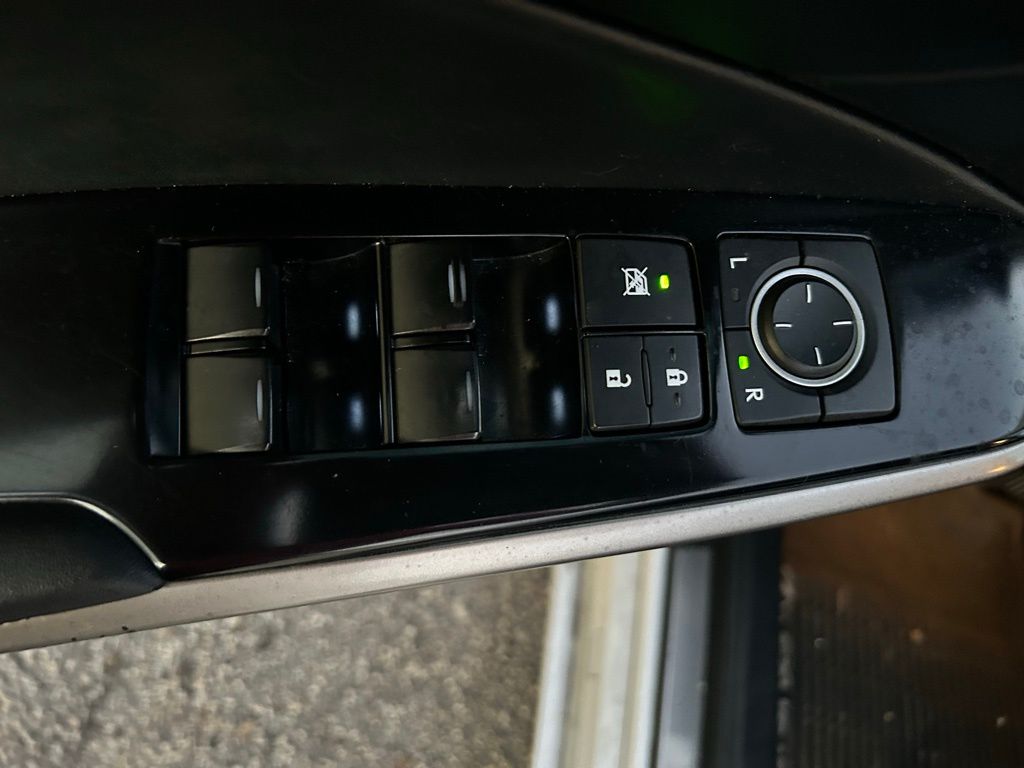 Thumbnail: 2014 Lexus IS - 17