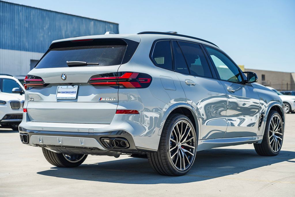 2025 BMW X5 M60i 8