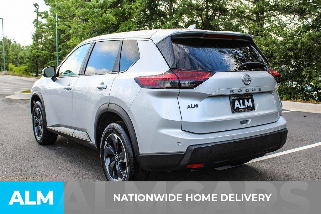 Used 2025 Silver Nissan SV image 4