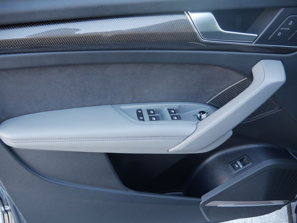 Thumbnail: 2023 Audi SQ5 - 15