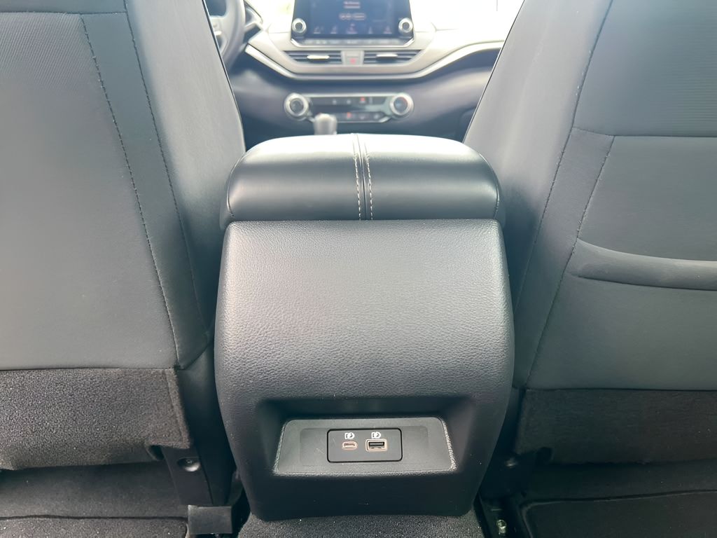 Used 2024 Nissan Altima Sedan