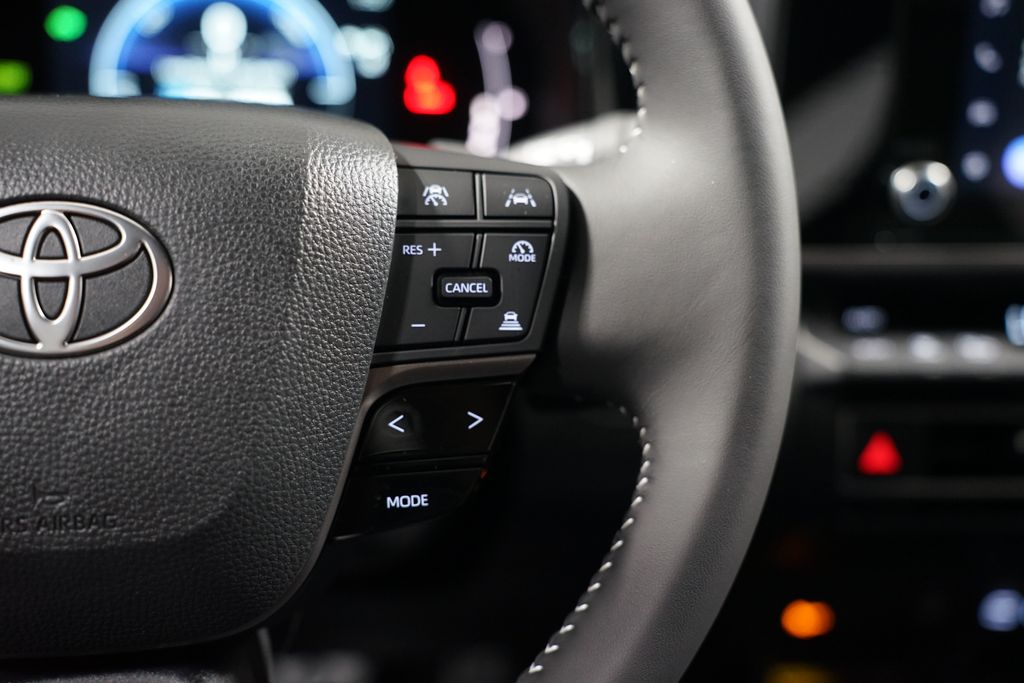 2025 Toyota Camry SE 13