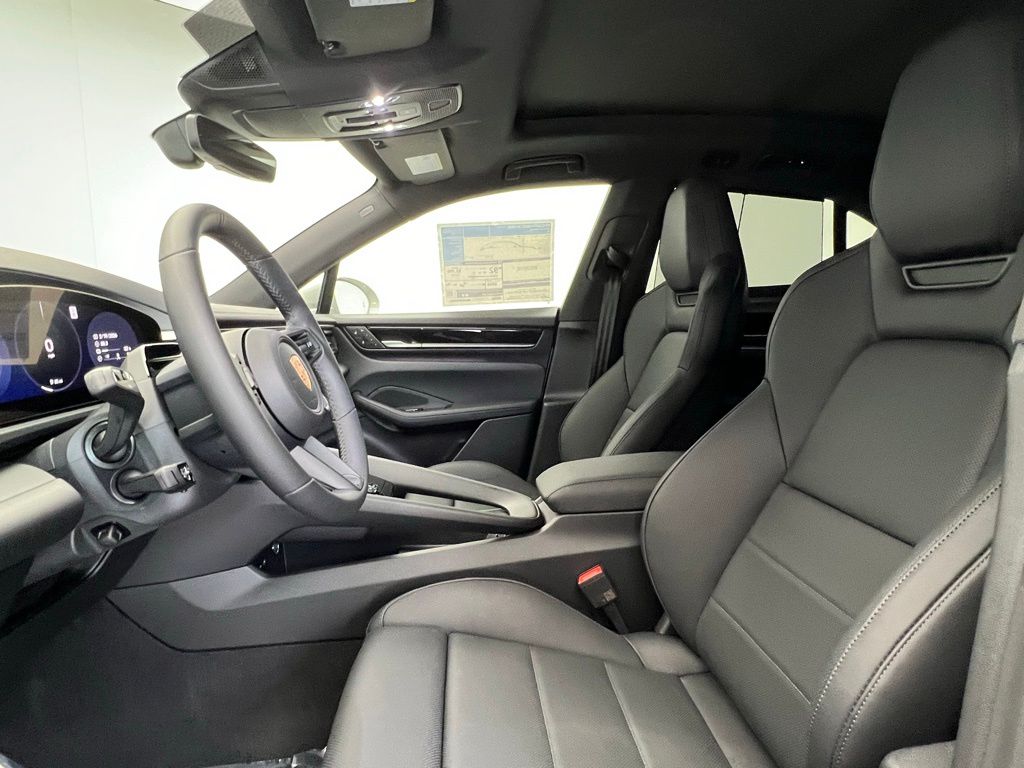 Thumbnail: 2026 Porsche Macan - 5