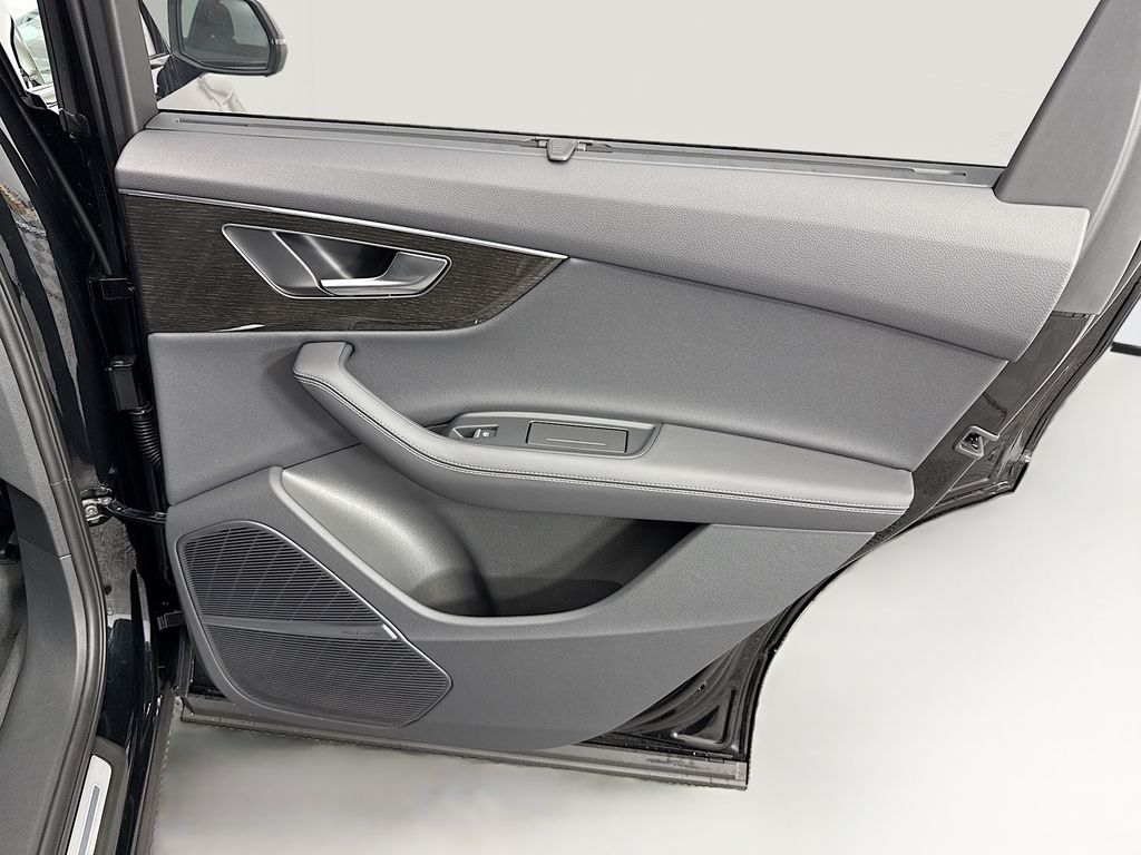 Thumbnail: 2026 Audi Q7 - 28