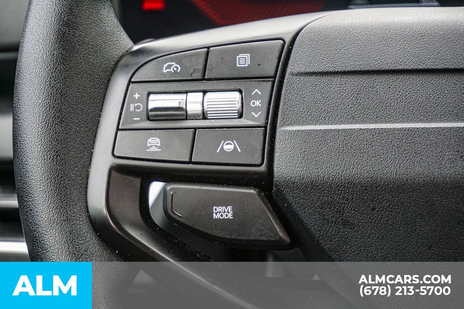 Used 2025 White Kia LXS image 28