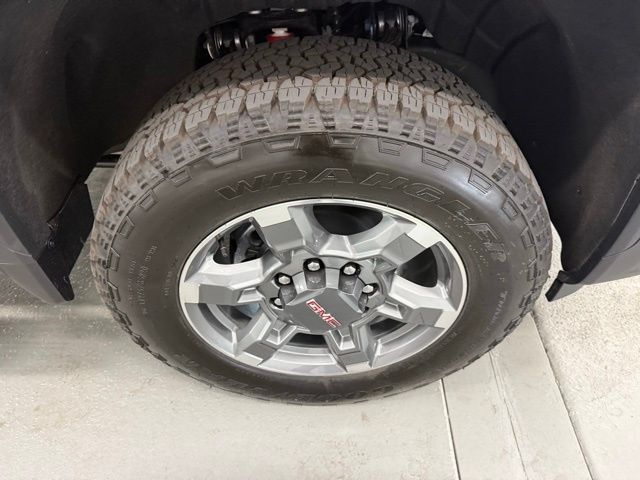 View vehicle photo 4