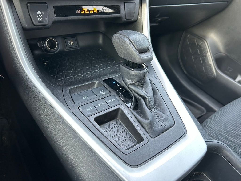 2023 Toyota RAV4 LE 26