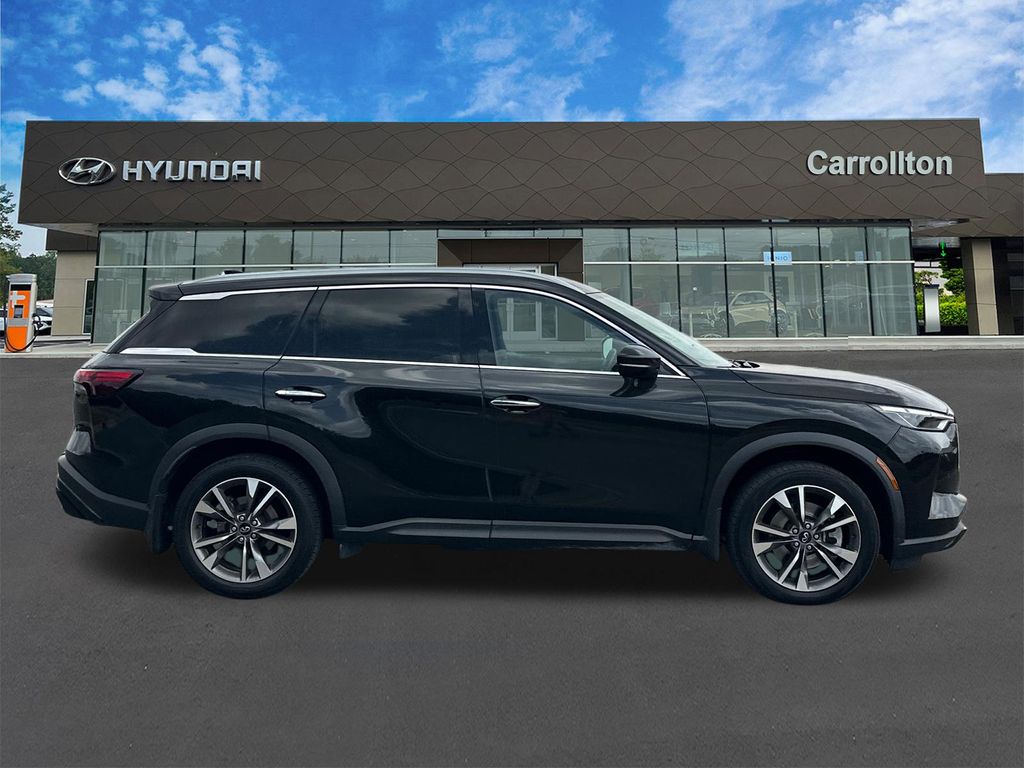 Used 2023 Black INFINITI LUXE image 4
