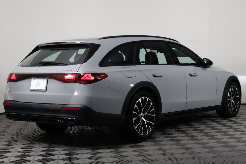 Thumbnail: 2025 Mercedes-Benz E-Class - 2