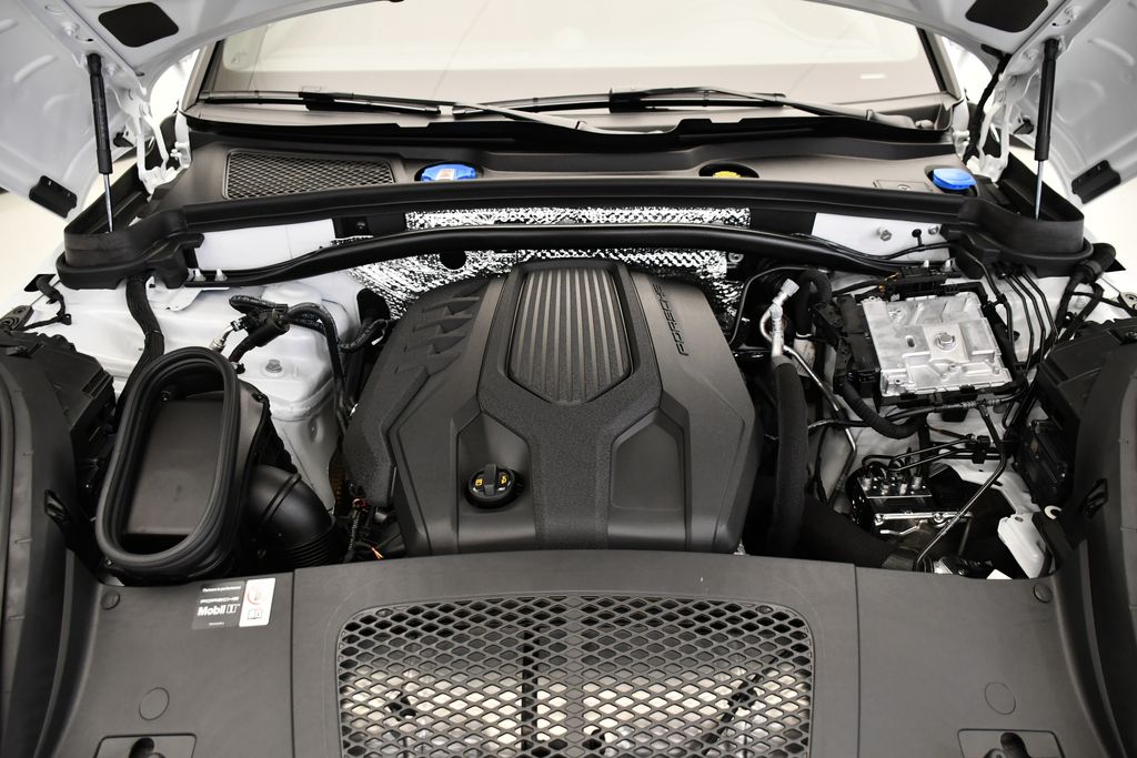 Thumbnail: 2026 Porsche Macan - 12