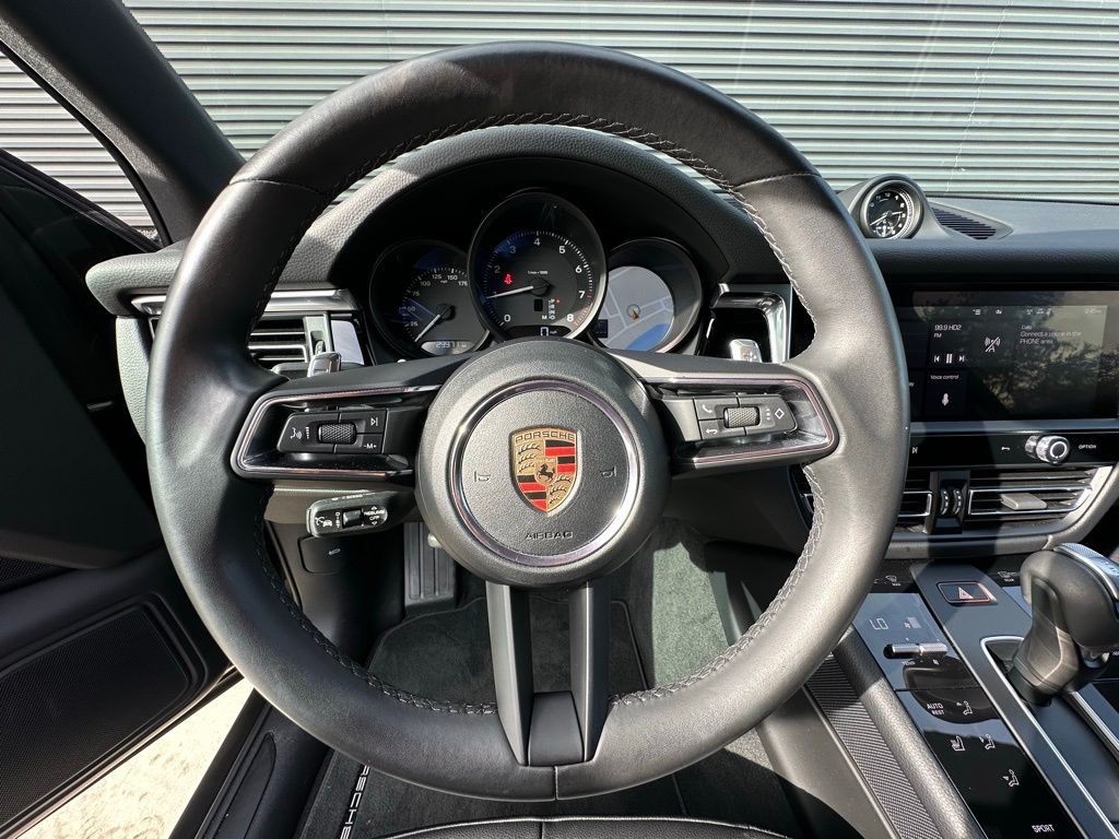 Thumbnail: 2023 Porsche Macan - 15