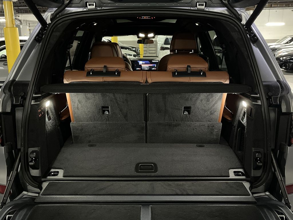 Thumbnail: 2026 BMW X7 - 25