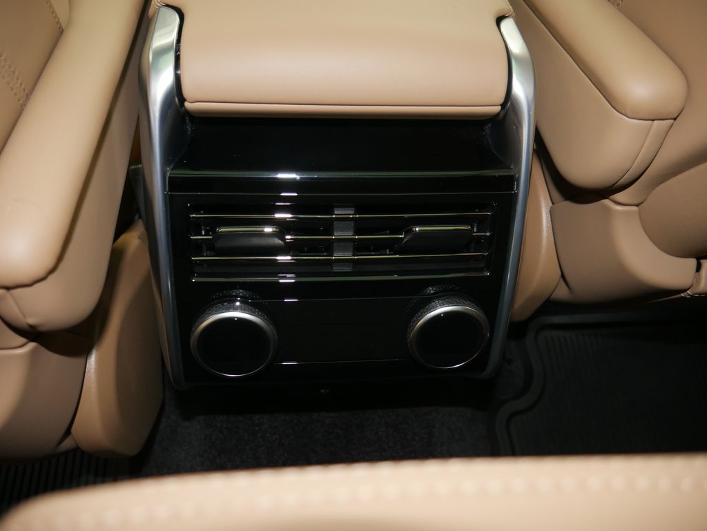 Thumbnail: 2025 Land Rover Range Rover - 31