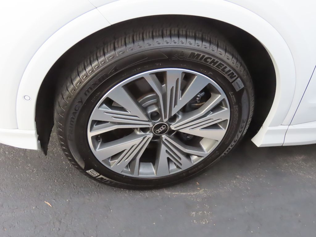 Thumbnail: 2023 Audi Q4 e-tron - 3