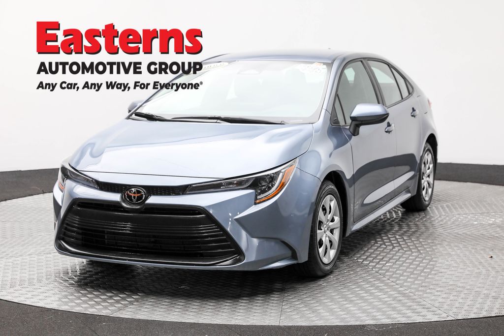 2024 Toyota Corolla LE's photo