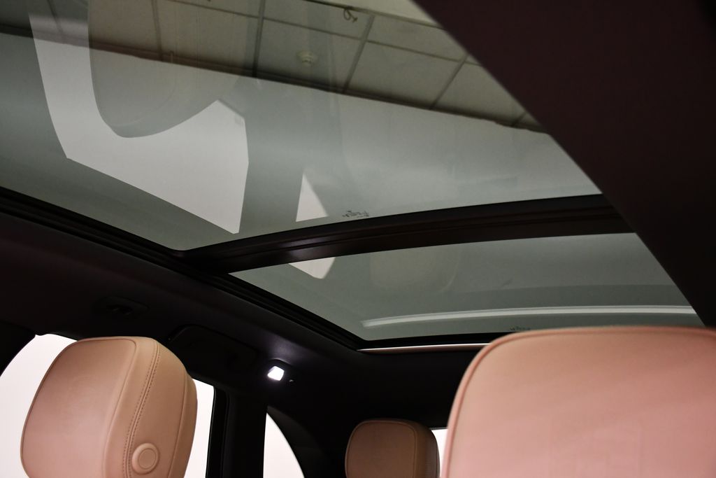 Thumbnail: 2026 Porsche Macan - 20