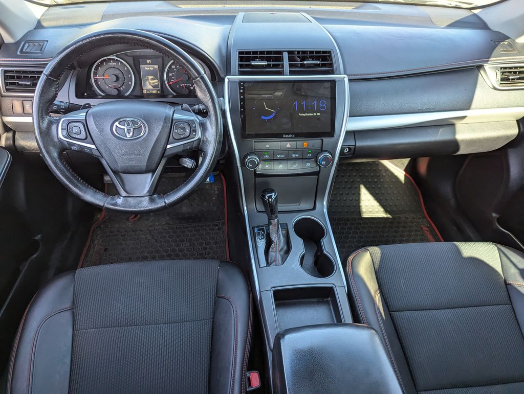 2016 Toyota Camry SE 31