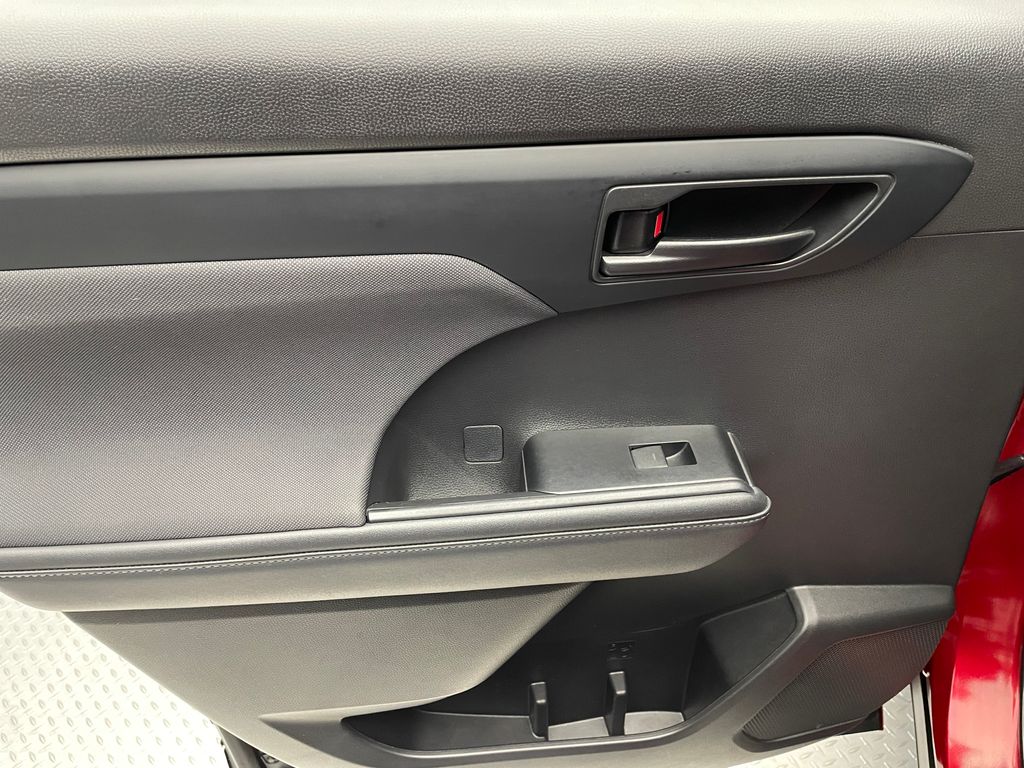 Thumbnail: 2022 Toyota Highlander - 32