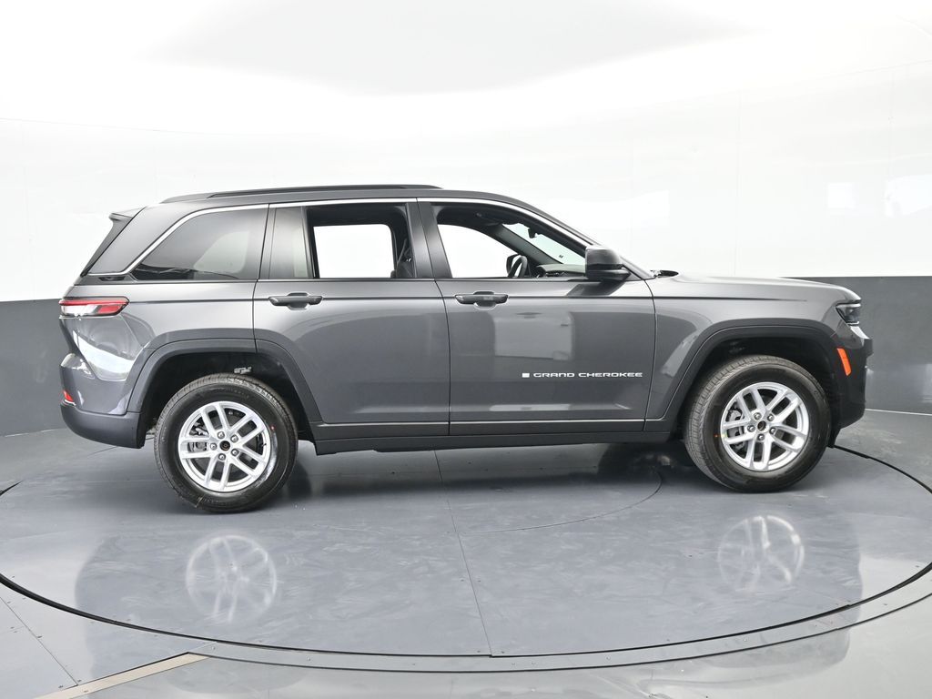 New 2026 Baltic Gray Metallic Clearcoat Jeep Laredo image 7