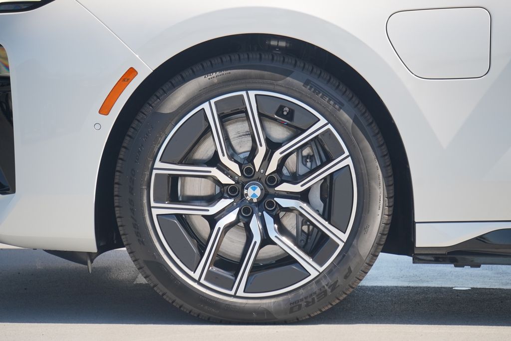 Thumbnail: 2025 BMW 7 Series - 5