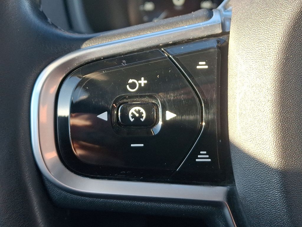 Thumbnail: 2016 Volvo XC90 - 22