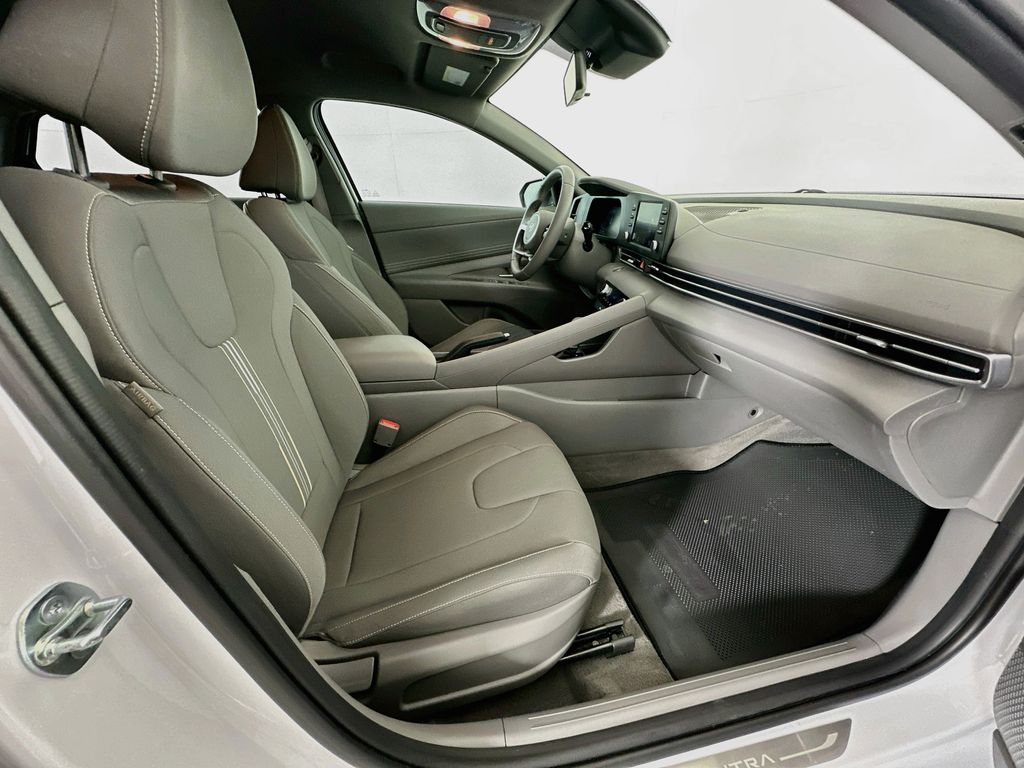 Thumbnail: 2025 Hyundai Elantra - 25