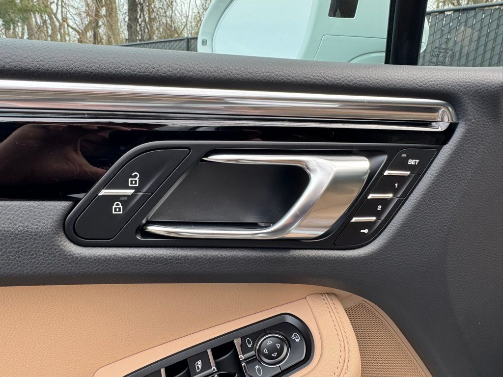 2025 Porsche Macan  27