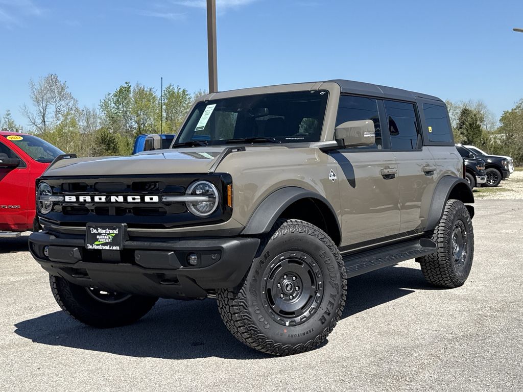 2025 Ford Bronco Outer Banks 4-Door 4WD