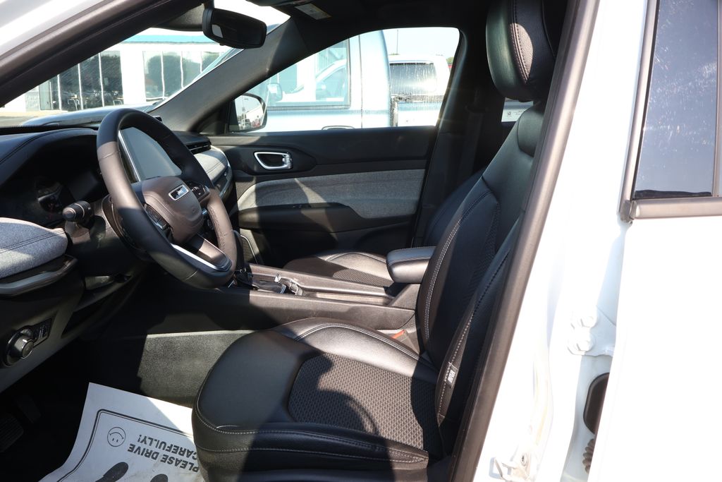 2024 Jeep Compass Latitude 12