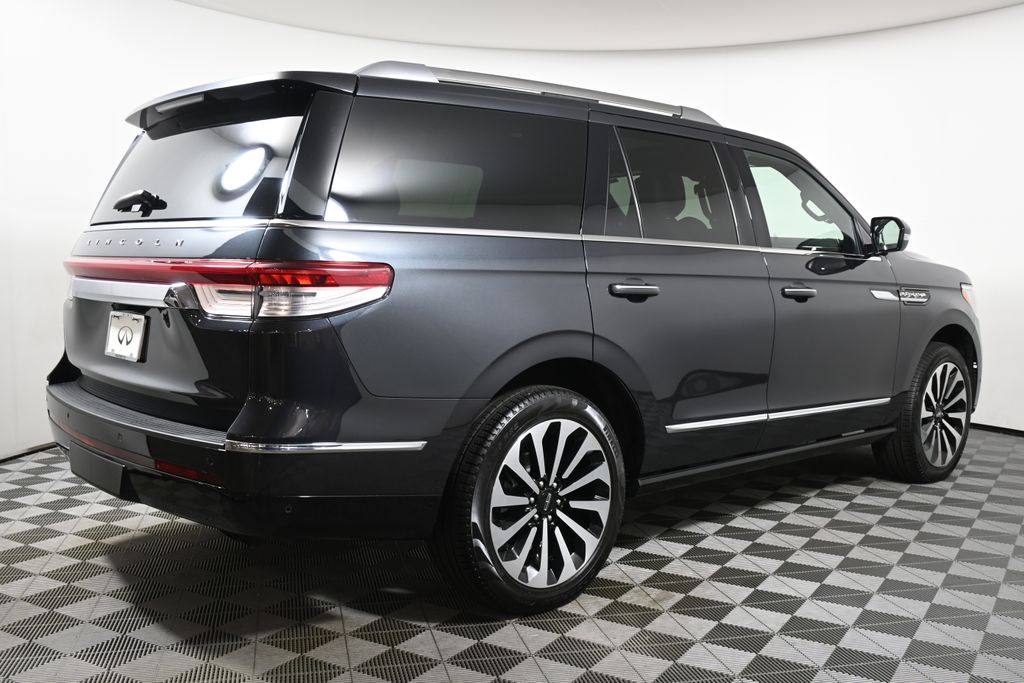 Thumbnail: 2024 Lincoln Navigator - 7