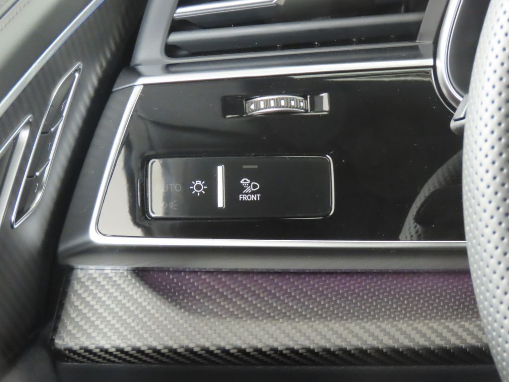 Thumbnail: 2026 Audi RS Q8 - 18