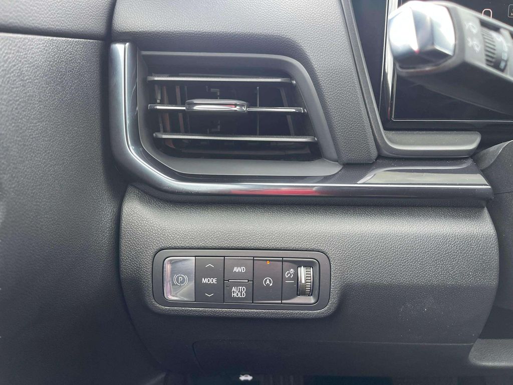 Used 2026 Summit White GMC AT4 image 19