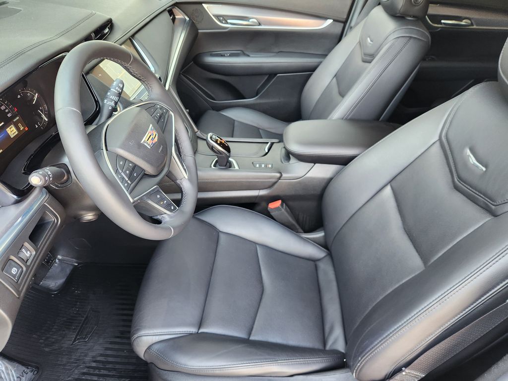 2018 Cadillac XT5 Luxury White at Bayshore Chrysler Jeep Dodge Ram
