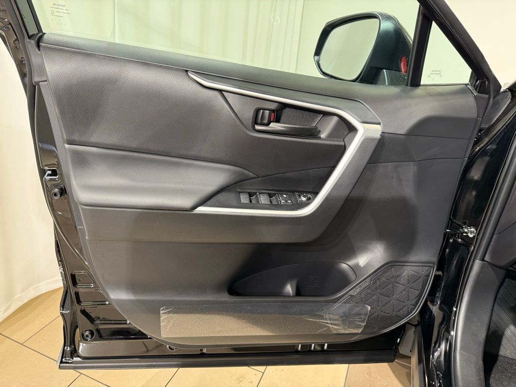 Thumbnail: 2025 Toyota RAV4 - 15