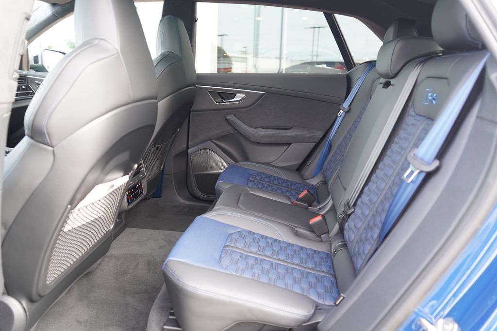 Thumbnail: 2026 Audi RS Q8 - 8