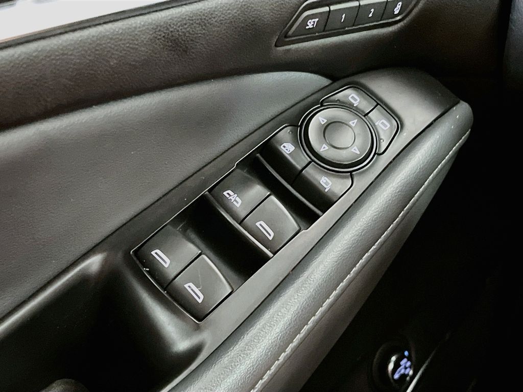 Used 2022 White Buick Premium Group image 18