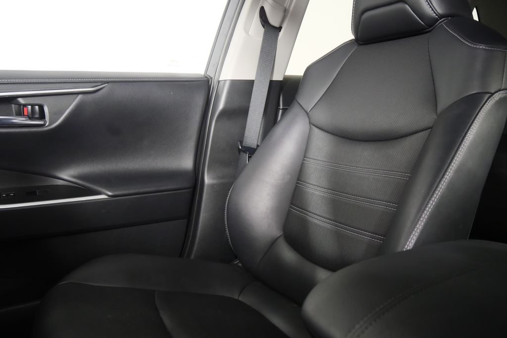 Thumbnail: 2021 Toyota RAV4 - 19