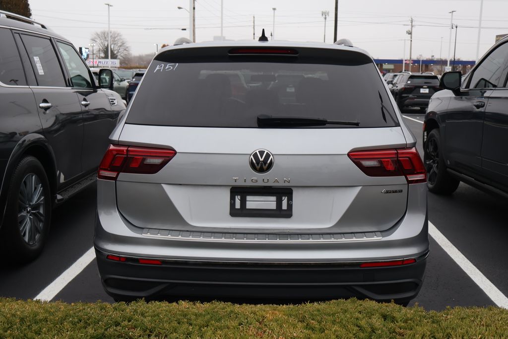 Thumbnail: 2022 Volkswagen Tiguan - 9