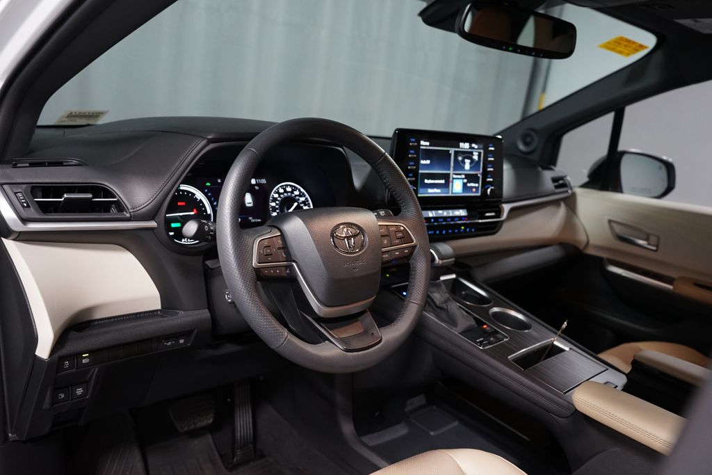 Thumbnail: 2024 Toyota Sienna - 7