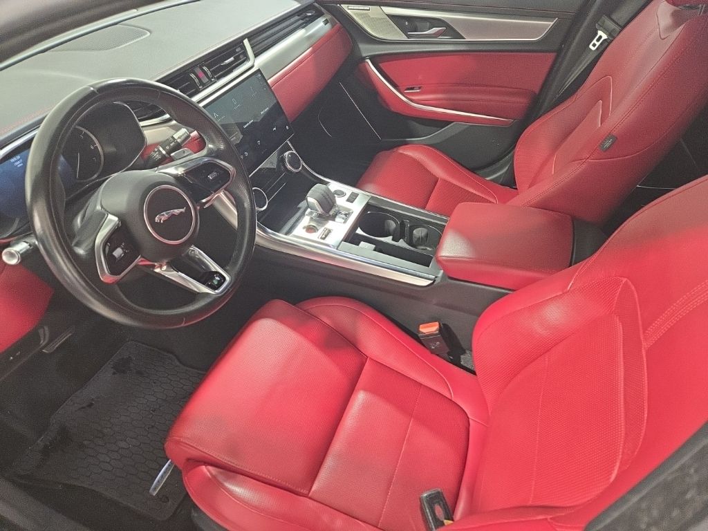 Certified Used 2022  Jaguar R-Dynamic SE image 19